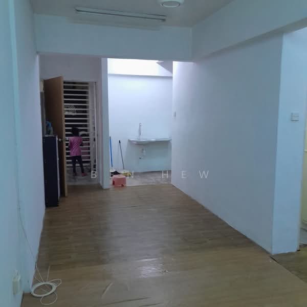 Pangsapuri untuk Dijual di Shineville Garden - Ben Hew - Interior - PropertyGuru.com.my