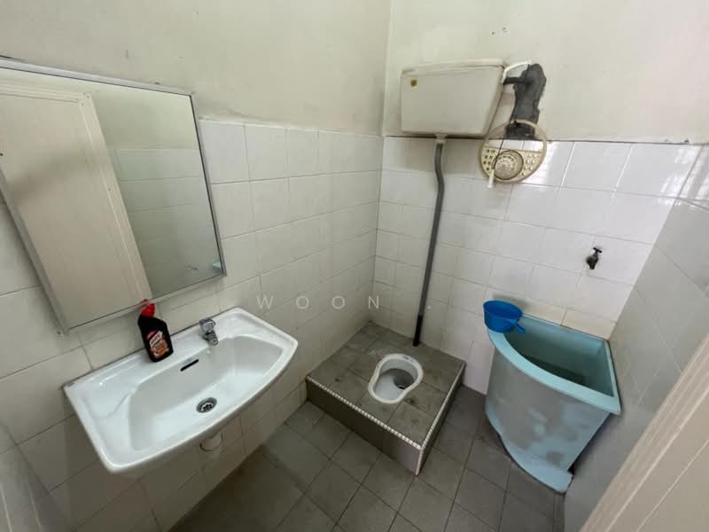 Rumah Teres 2 Tingkat untuk Dijual di Taman Harta Pertama (Bukit Baru) - Woon . - Bathroom - PropertyGuru.com.my