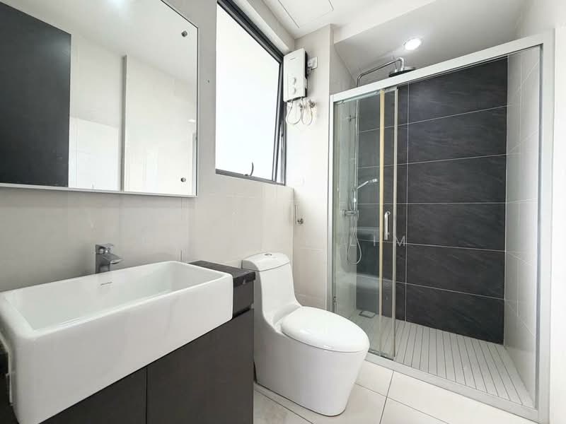 Condominium for Rent at Bay Point @ Country Garden Danga Bay - Quinccy Lim - Bathroom - PropertyGuru.com.my