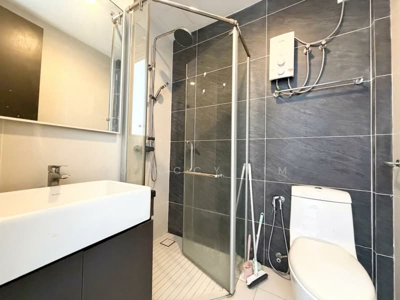 Condominium for Rent at Bay Point @ Country Garden Danga Bay - Quinccy Lim - Bathroom - PropertyGuru.com.my