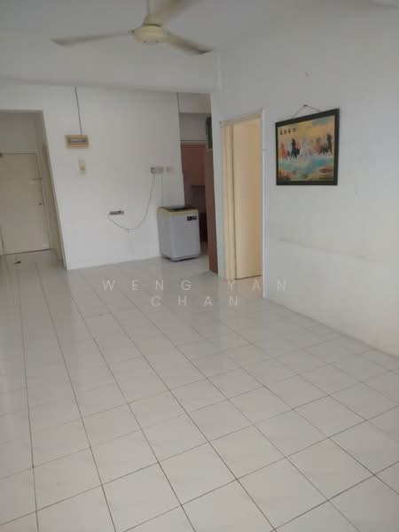 Apartment for Sale at Taman Pinggiran Putra - Weng Yan Chan - Living Room - PropertyGuru.com.my