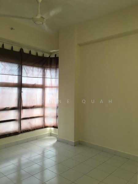 Condominium for Sale at Sterling - Yvonne Quah - Living Room - PropertyGuru.com.my