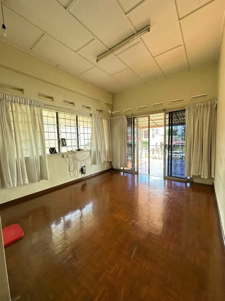 Semi-Detached House for Sale in Taman Mayfair (Klebang) - Tim Piong - Living Room - PropertyGuru.com.my