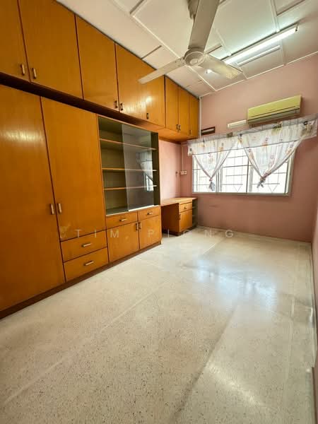 Semi-Detached House for Sale in Taman Mayfair (Klebang) - Tim Piong - Bedroom - PropertyGuru.com.my