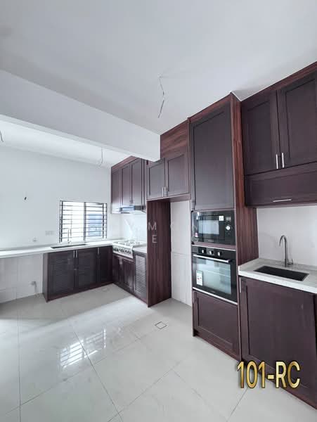 2-storey Terraced House for Sale in Setia Utama (Setia Alam) - Raymond Cheng - Kitchen - PropertyGuru.com.my