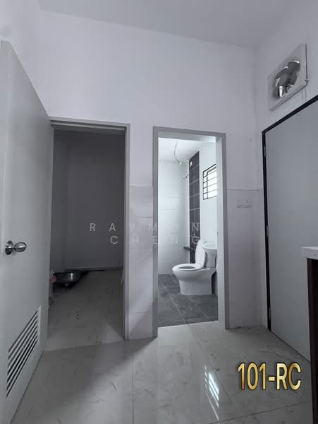 2-storey Terraced House for Sale in Setia Utama (Setia Alam) - Raymond Cheng - Bathroom - PropertyGuru.com.my