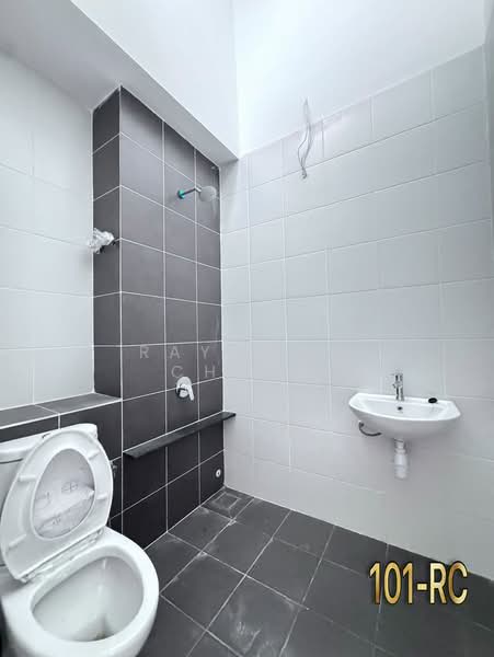 2-storey Terraced House for Sale in Setia Utama (Setia Alam) - Raymond Cheng - Bathroom - PropertyGuru.com.my