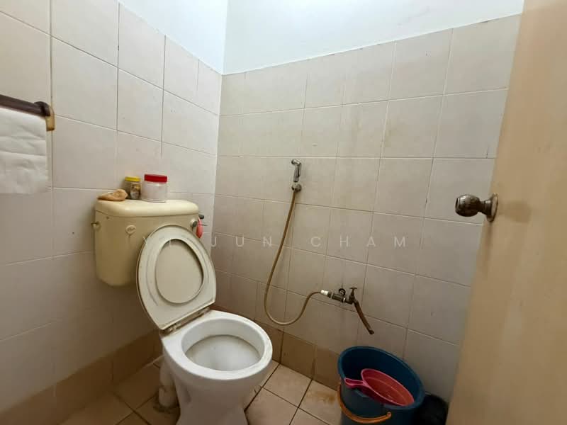 Pangsapuri untuk Dijual di Ixora - Yi Jun Cham - Bathroom - PropertyGuru.com.my
