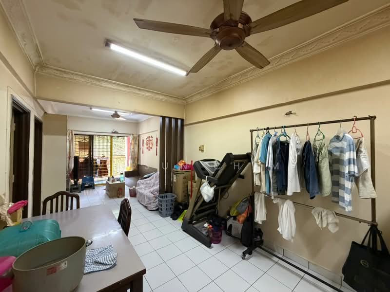 Pangsapuri untuk Dijual di Ixora - Yi Jun Cham - Living Room - PropertyGuru.com.my
