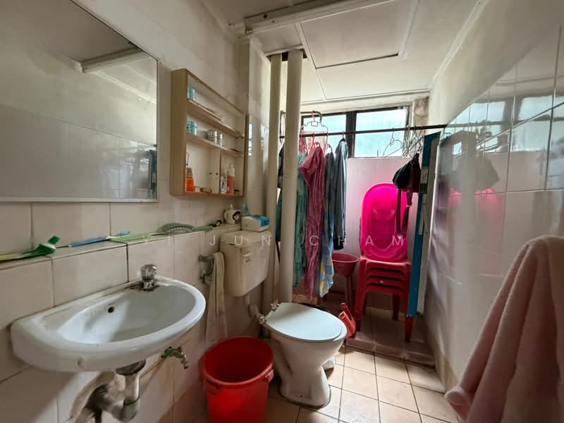 Pangsapuri untuk Dijual di Ixora - Yi Jun Cham - Bathroom - PropertyGuru.com.my