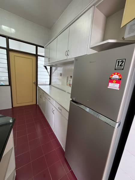 Condominium for Rent at Marina Tower (Ratu Mutiara) - Lilly . - Kitchen - PropertyGuru.com.my