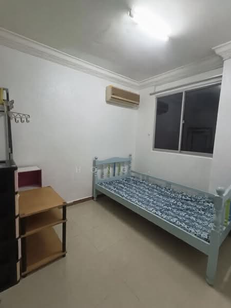 Pangsapuri untuk Disewa di Taman Kristal - Hong . - Bedroom - PropertyGuru.com.my