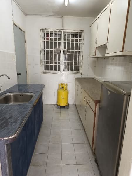 Pangsapuri untuk Disewa di Taman Kristal - Hong . - Kitchen - PropertyGuru.com.my