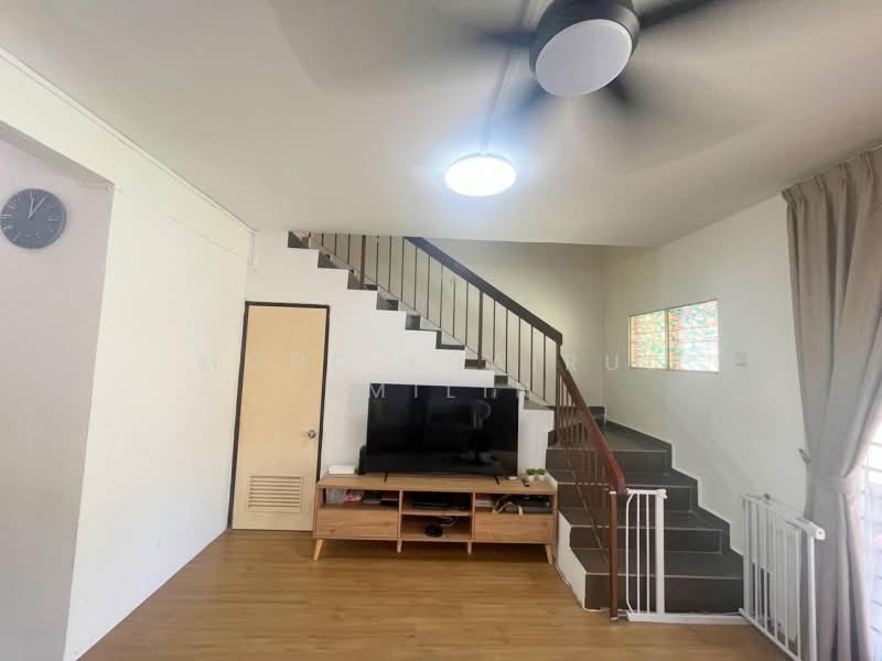 Rumah Teres 2 Tingkat untuk Dijual di Balakong (Cheras) - Mohd Khairul Amilin - Living Room - PropertyGuru.com.my