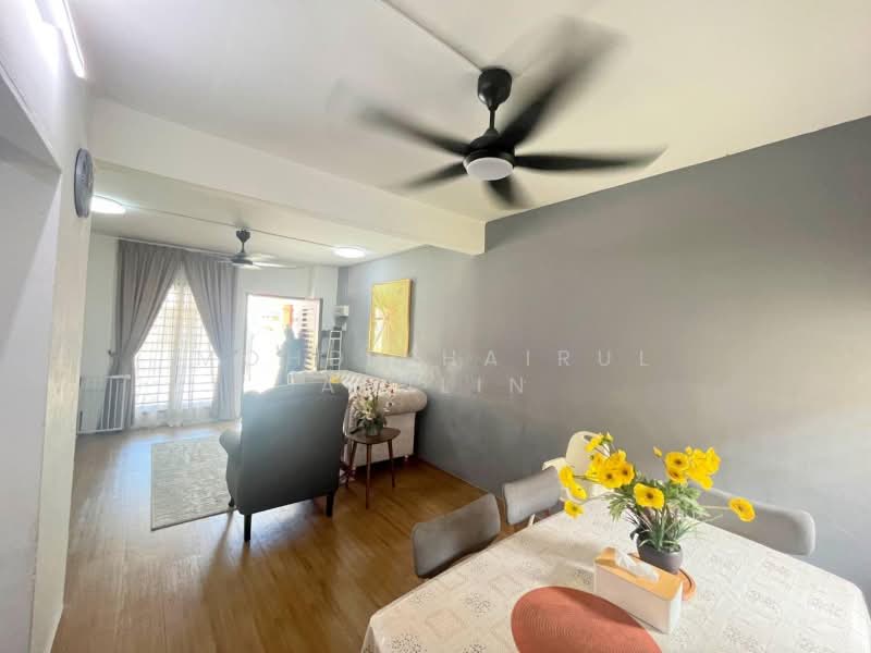 Rumah Teres 2 Tingkat untuk Dijual di Balakong (Cheras) - Mohd Khairul Amilin - Living Room - PropertyGuru.com.my