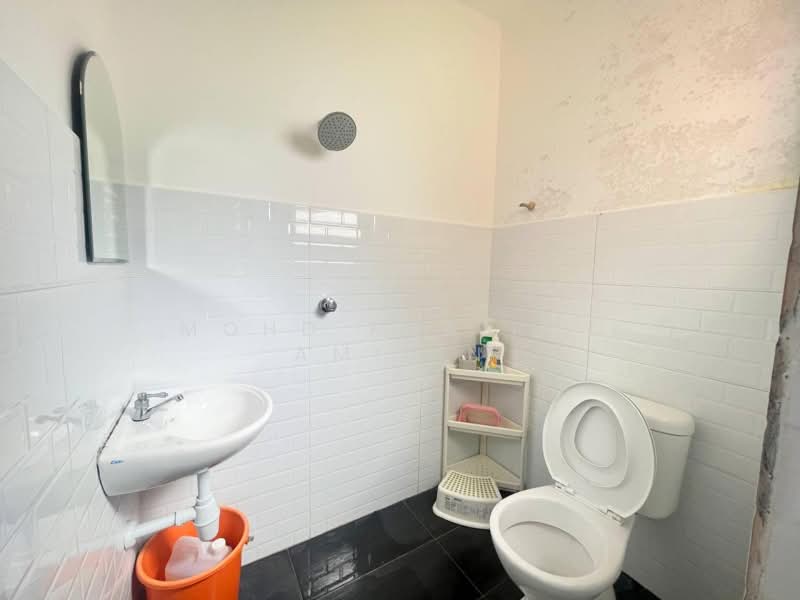 Rumah Teres 2 Tingkat untuk Dijual di Balakong (Cheras) - Mohd Khairul Amilin - Bathroom - PropertyGuru.com.my