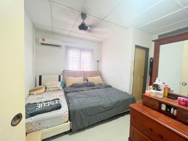 Rumah Teres 2 Tingkat untuk Dijual di Balakong (Cheras) - Mohd Khairul Amilin - Bedroom - PropertyGuru.com.my