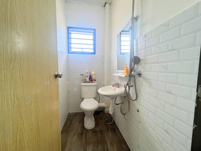 Rumah Teres 2 Tingkat untuk Dijual di Balakong (Cheras) - Mohd Khairul Amilin - Bathroom - PropertyGuru.com.my