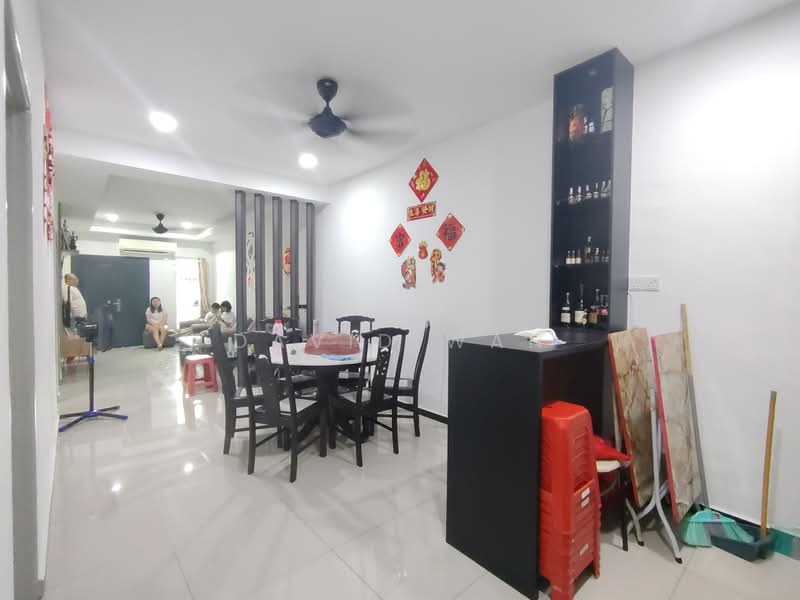 1-storey Terraced House for Sale in Seri Kembangan (Selangor) - David Wan - Living Room - PropertyGuru.com.my