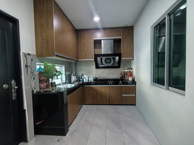 1-storey Terraced House for Sale in Seri Kembangan (Selangor) - David Wan - Kitchen - PropertyGuru.com.my