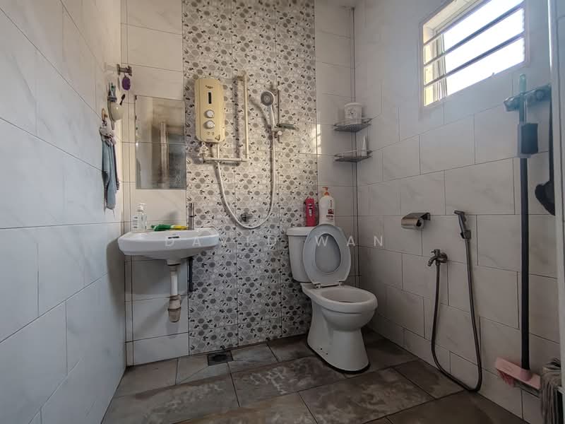 1-storey Terraced House for Sale in Seri Kembangan (Selangor) - David Wan - Bathroom - PropertyGuru.com.my