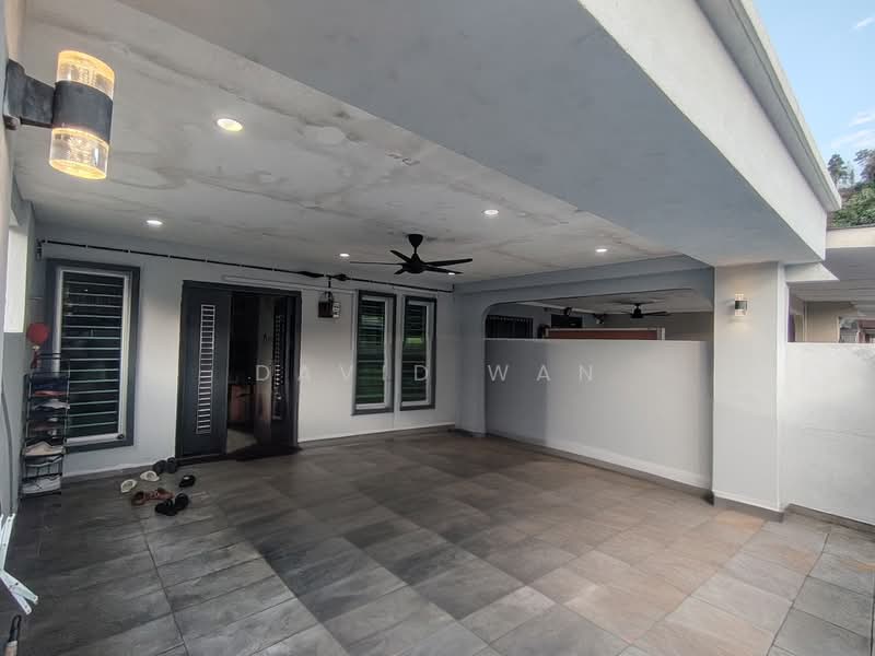 1-storey Terraced House for Sale in Seri Kembangan (Selangor) - David Wan - Car Park - PropertyGuru.com.my