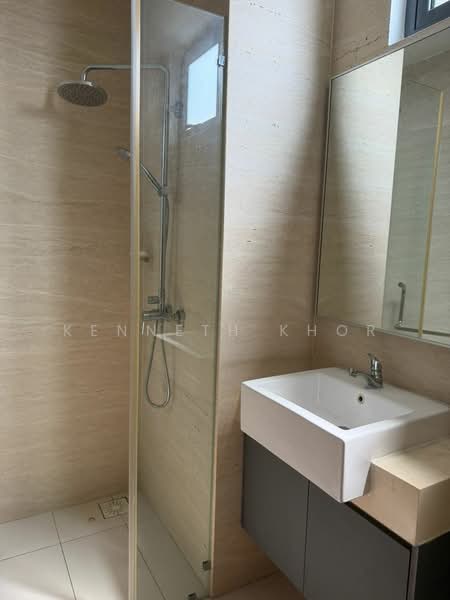 Servis Apartment untuk Disewa di Crescent Bay Suites (Teluk Bayu) - Kenneth Khor - Bathroom - PropertyGuru.com.my