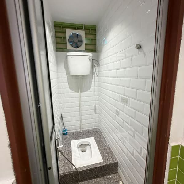 Rumah Banglo untuk Dijual di Kampung Sungai Jarom (Jenjarom) - Aiden Dang - Bathroom - PropertyGuru.com.my