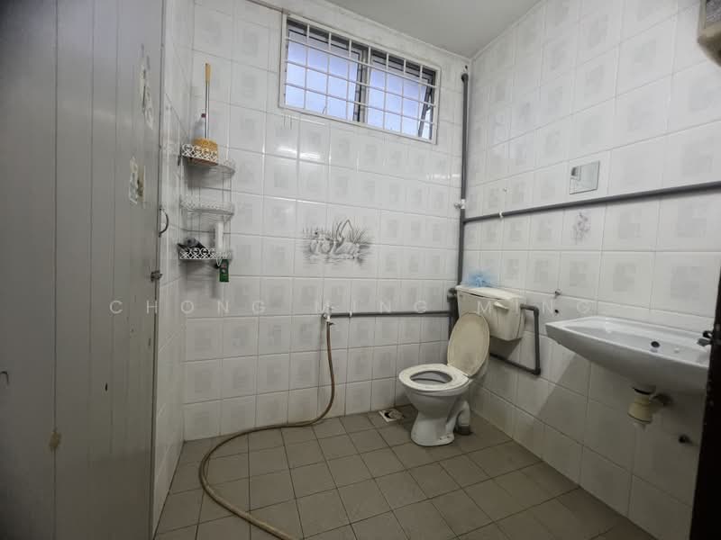 Semi-Detached House for Sale in Taman Yoon Chan (Seremban) - Chong Ming Ming - Bathroom - PropertyGuru.com.my