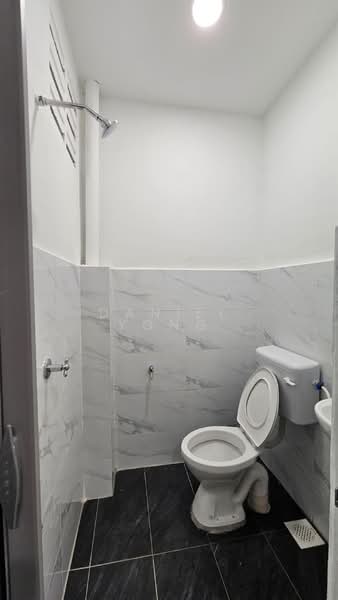 Rumah Teres 2 Tingkat untuk Dijual di Taman Delima (Kluang) - Daniel Yong - Bathroom - PropertyGuru.com.my
