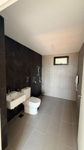 Kondominium untuk Disewa di Tuai Timur - Roger Phang - Bathroom - PropertyGuru.com.my