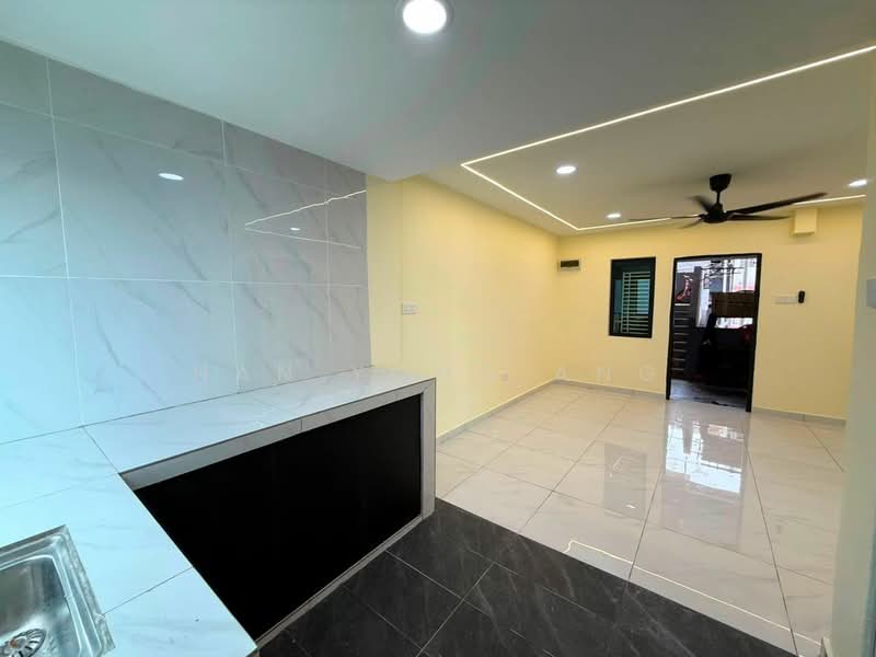 Flat for Sale at Bandar Selesa Jaya - Han Yong Ang - Kitchen - PropertyGuru.com.my