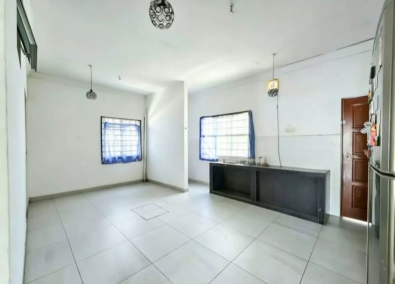 2-storey Terraced House for Sale in Bukit Beruntung (Selangor) - Syamsul Ilham - Kitchen - PropertyGuru.com.my