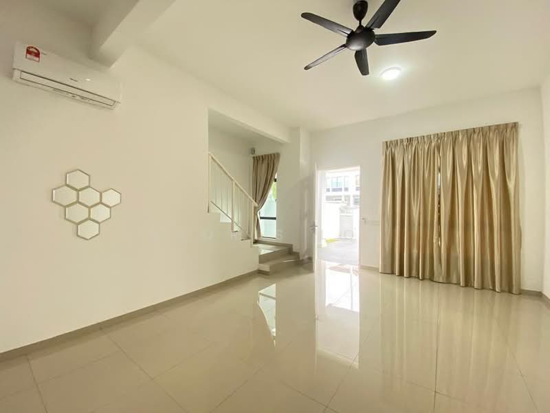 Rumah Teres untuk Dijual di Kota Masai (Pasir Gudang) - Kyoris Loh - Living Room - PropertyGuru.com.my