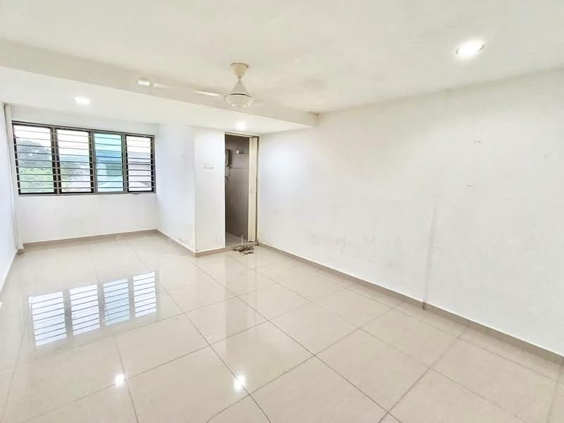 Rumah Teres 2 Tingkat untuk Dijual di Kampung Tasik Tambahan (Ampang) - Sabirin Ahmad - Living Room - PropertyGuru.com.my