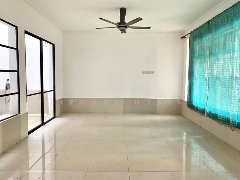 Rumah Teres 2 Tingkat untuk Dijual di Bukit Jelutong (Shah Alam) - Firdaus Husin - Living Room - PropertyGuru.com.my