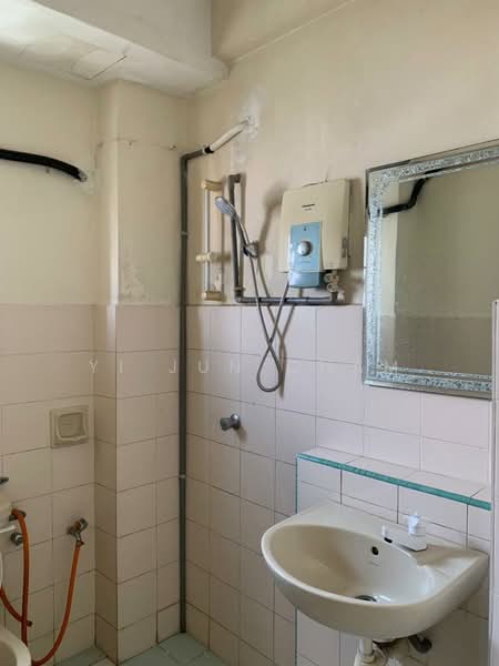 Apartment for Sale at Seri Puri - Yi Jun Cham - Bathroom - PropertyGuru.com.my