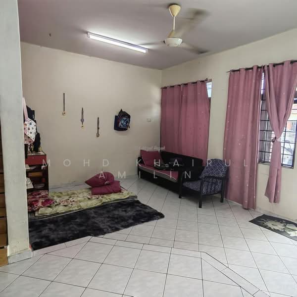 Rumah Teres 2 Tingkat untuk Dijual di Bandar Rinching Seksyen 5 (Semenyih) - Mohd Khairul Amilin - Living Room - PropertyGuru.com.my
