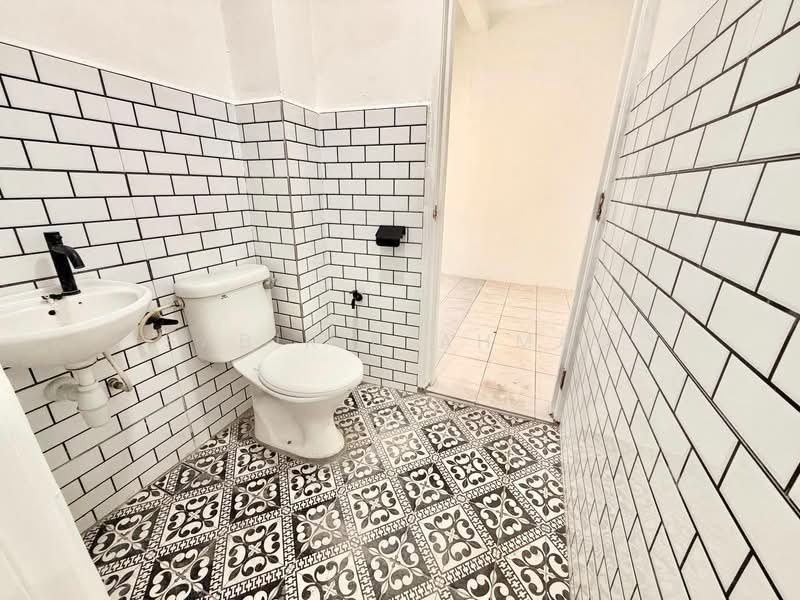 2-storey Terraced House for Sale in Kota Perdana (Seri Kembangan) - Sabirin Ahmad - Bathroom - PropertyGuru.com.my