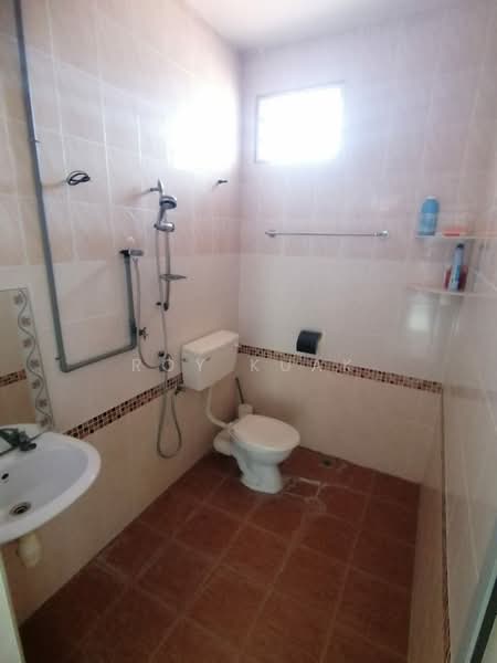 Rumah Teres 2 Tingkat untuk Dijual di Taman Merpati Indah (Simpang Ampat) - Roy Kuak - Bathroom - PropertyGuru.com.my
