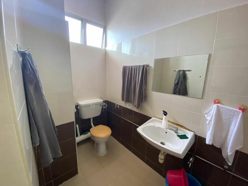 Terraced House for Sale in Kampung Sungai Nibong (Bayan Lepas) - Hong . - Bathroom - PropertyGuru.com.my