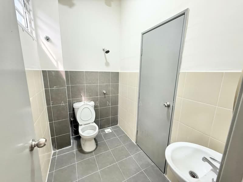 Terraced House for Sale in Port Dickson (Negeri Sembilan) - Farhan Rafael - Bathroom - PropertyGuru.com.my