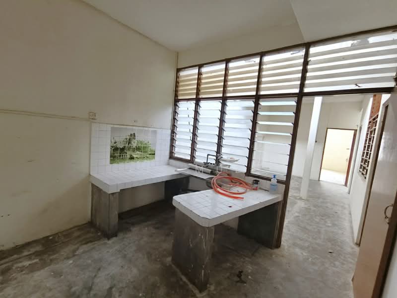 1-storey Terraced House for Sale in Taman Canning (Ipoh) - Lee Muzi - Kitchen - PropertyGuru.com.my