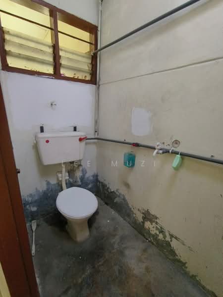 1-storey Terraced House for Sale in Taman Canning (Ipoh) - Lee Muzi - Bathroom - PropertyGuru.com.my