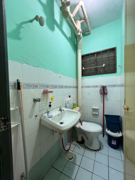 Pangsapuri untuk Dijual di Seraya Apartments - Sabirin Ahmad - Bathroom - PropertyGuru.com.my