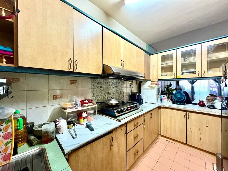 Pangsapuri untuk Dijual di Seraya Apartments - Sabirin Ahmad - Kitchen - PropertyGuru.com.my