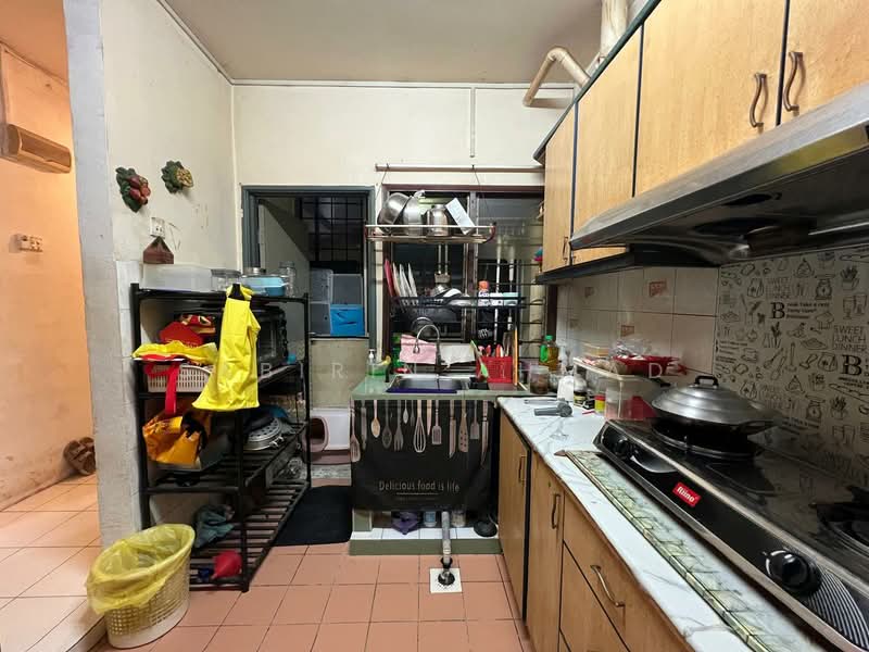 Pangsapuri untuk Dijual di Seraya Apartments - Sabirin Ahmad - Kitchen - PropertyGuru.com.my