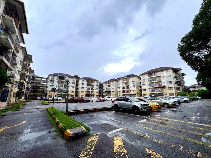 Pangsapuri untuk Dijual di Seraya Apartments - Sabirin Ahmad - Exterior - PropertyGuru.com.my