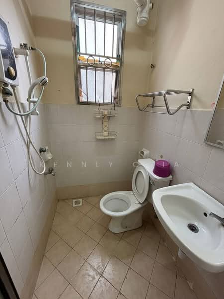 Apartment for Sale at Bayu Puteri 1 - Kennly Chia - Bathroom - PropertyGuru.com.my