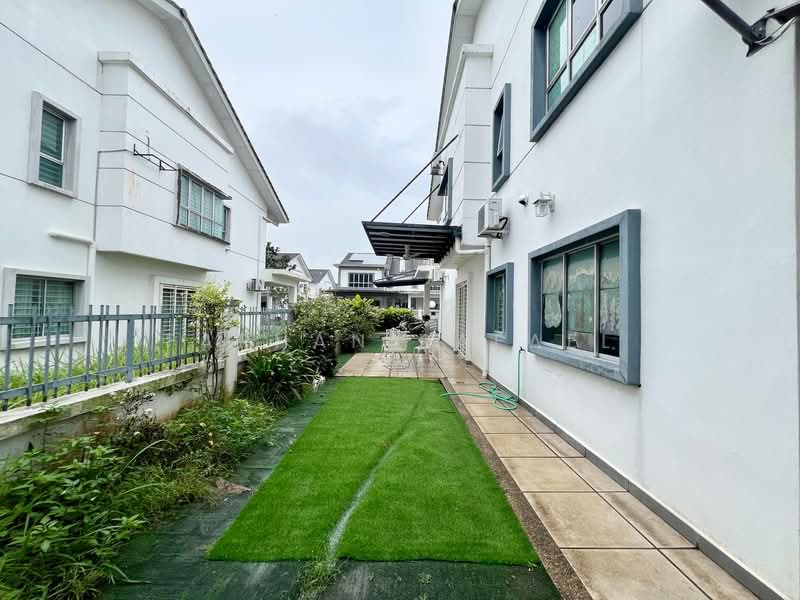 Rumah Berkembar untuk Dijual di Taman Saujana Emas (Kajang) - Farhan Rafael - Exterior - PropertyGuru.com.my